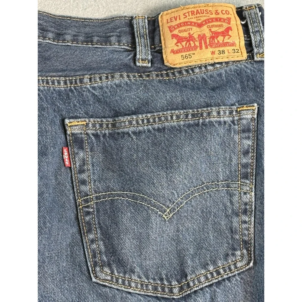 Levi's 565 Jeans Mens 38x32 Med Wash Blue Relaxed Straight Distressed Denim